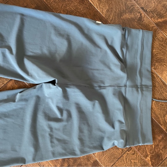 Vuori Daily Wideleg pant, color stone. Size XL. - Picture 4 of 5